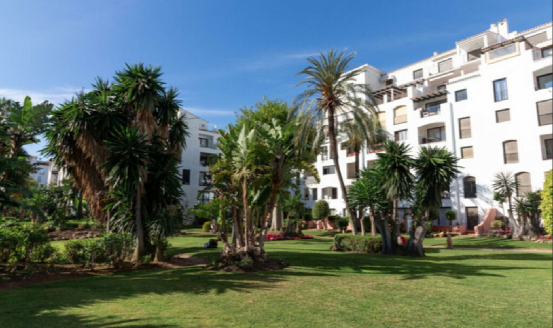 Resale - Apartment -
Puerto Banús