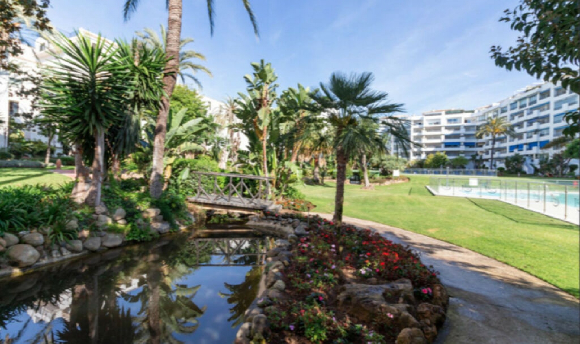 Resale - Apartment -
Puerto Banús