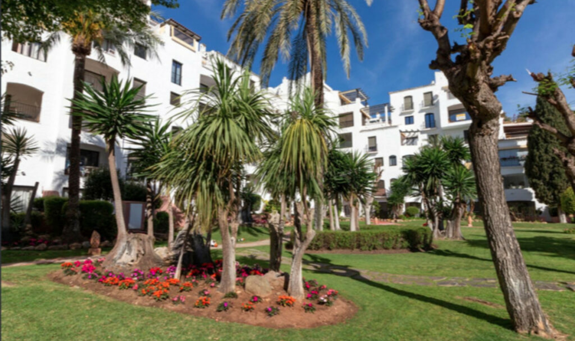 Resale - Apartment -
Puerto Banús
