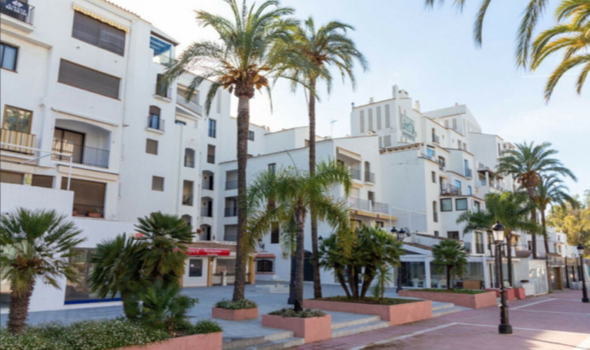 Resale - Apartment -
Puerto Banús