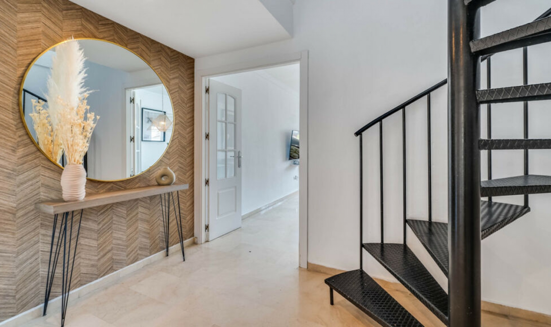 Resale - Apartment -
Puerto Banús