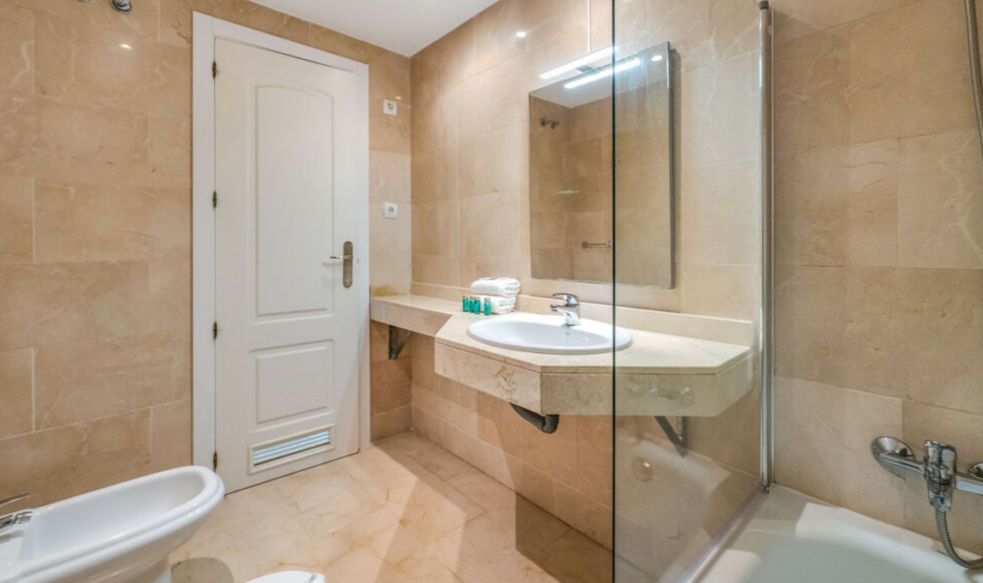 Resale - Apartment -
Puerto Banús