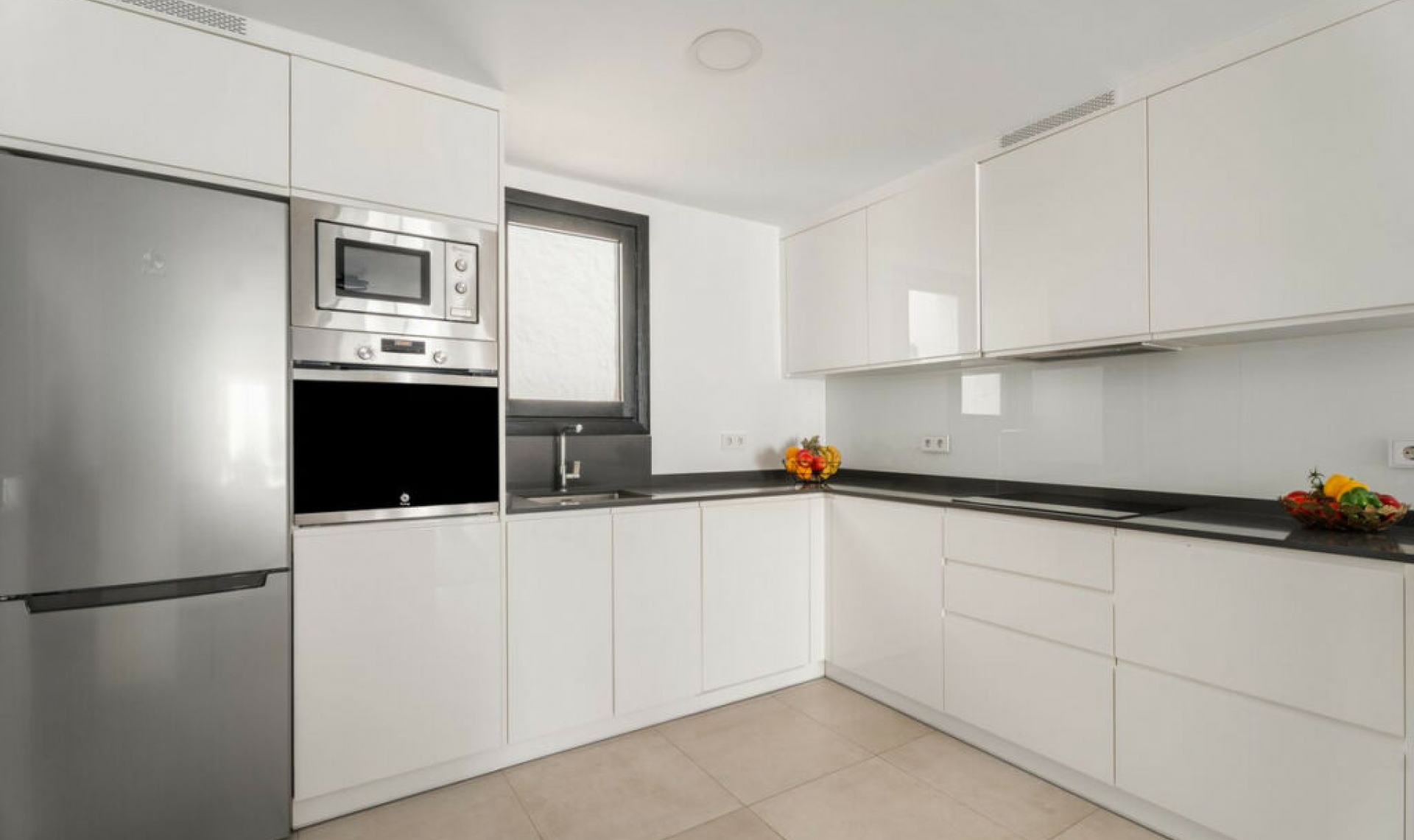 Resale - Apartment -
Puerto Banús