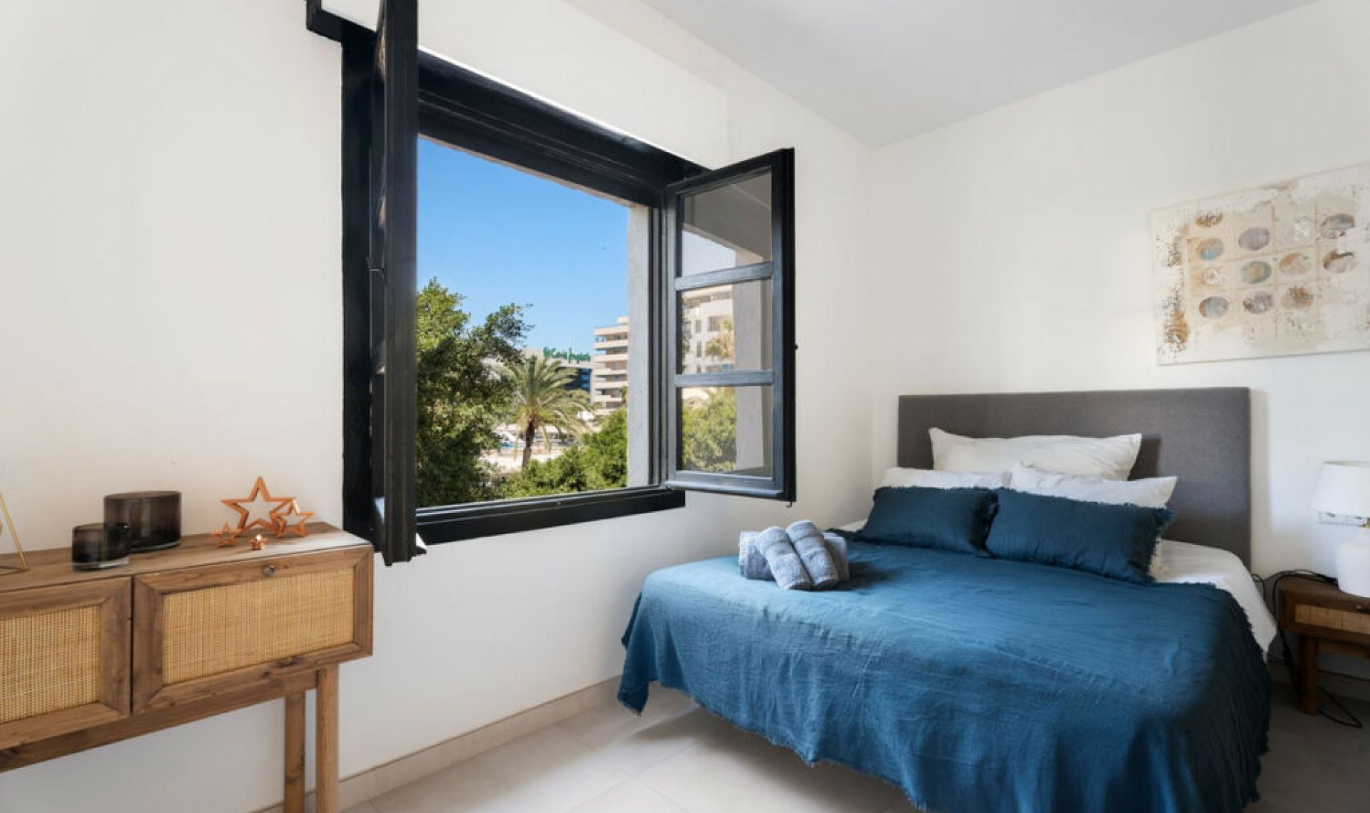 Resale - Apartment -
Puerto Banús