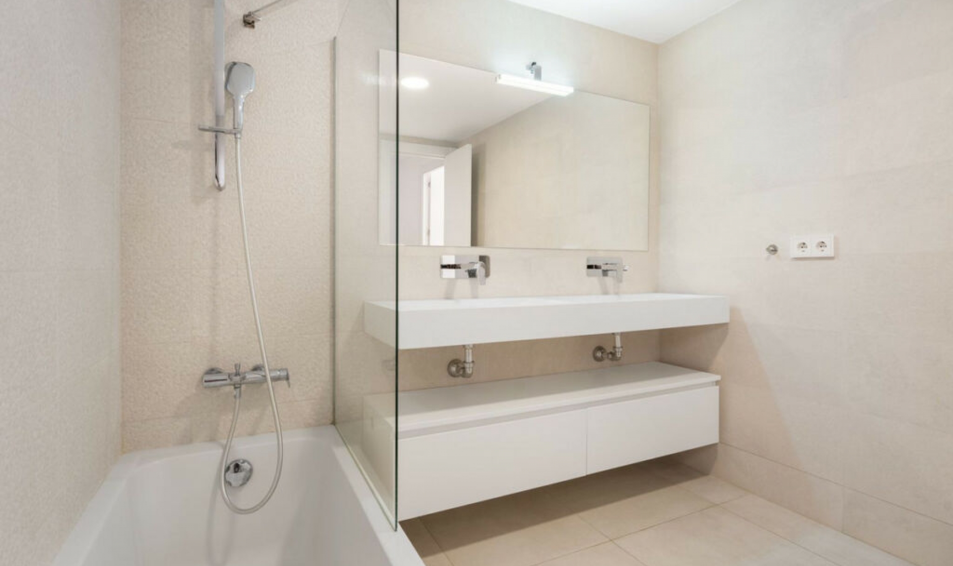 Resale - Apartment -
Puerto Banús