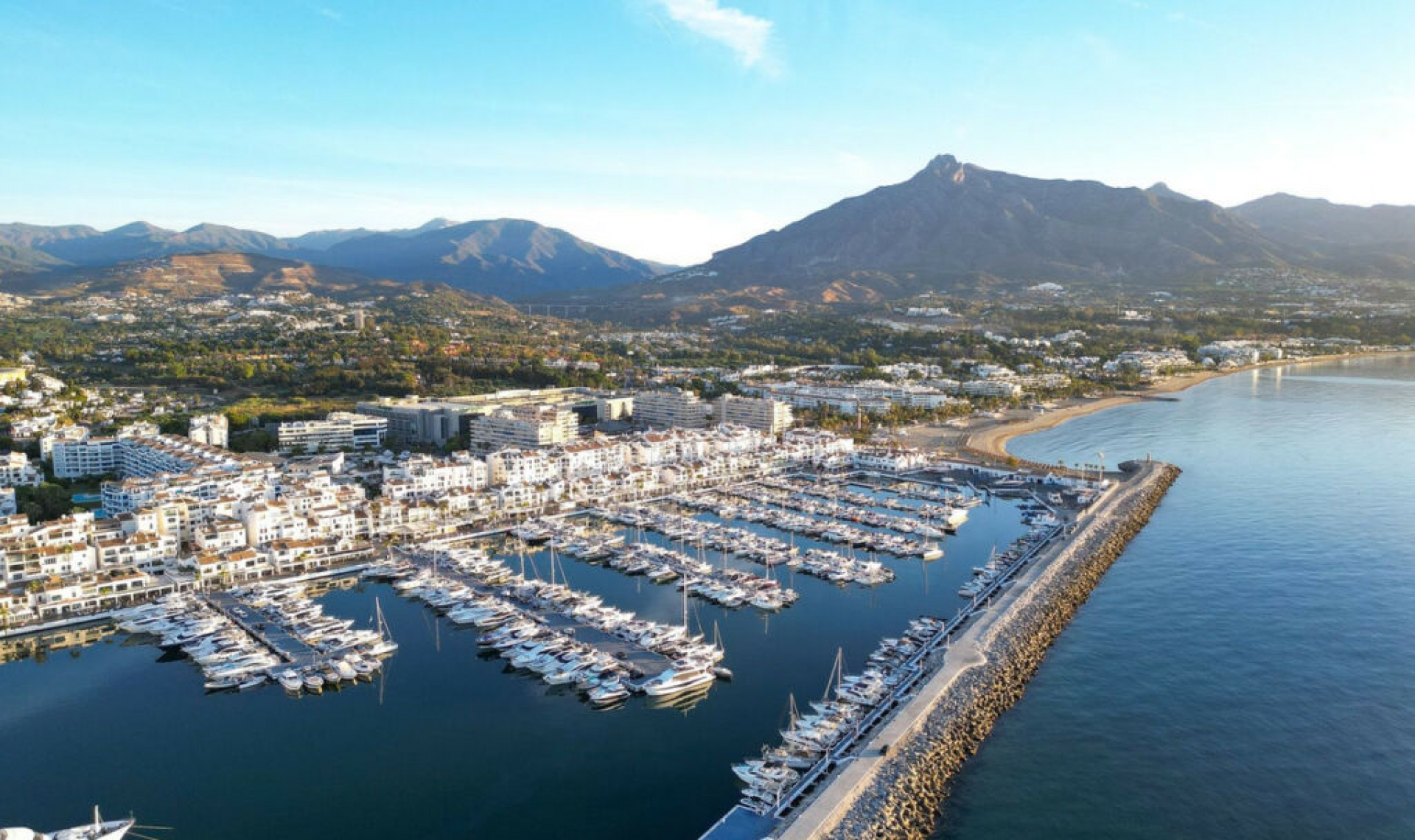 Resale - Apartment -
Puerto Banús