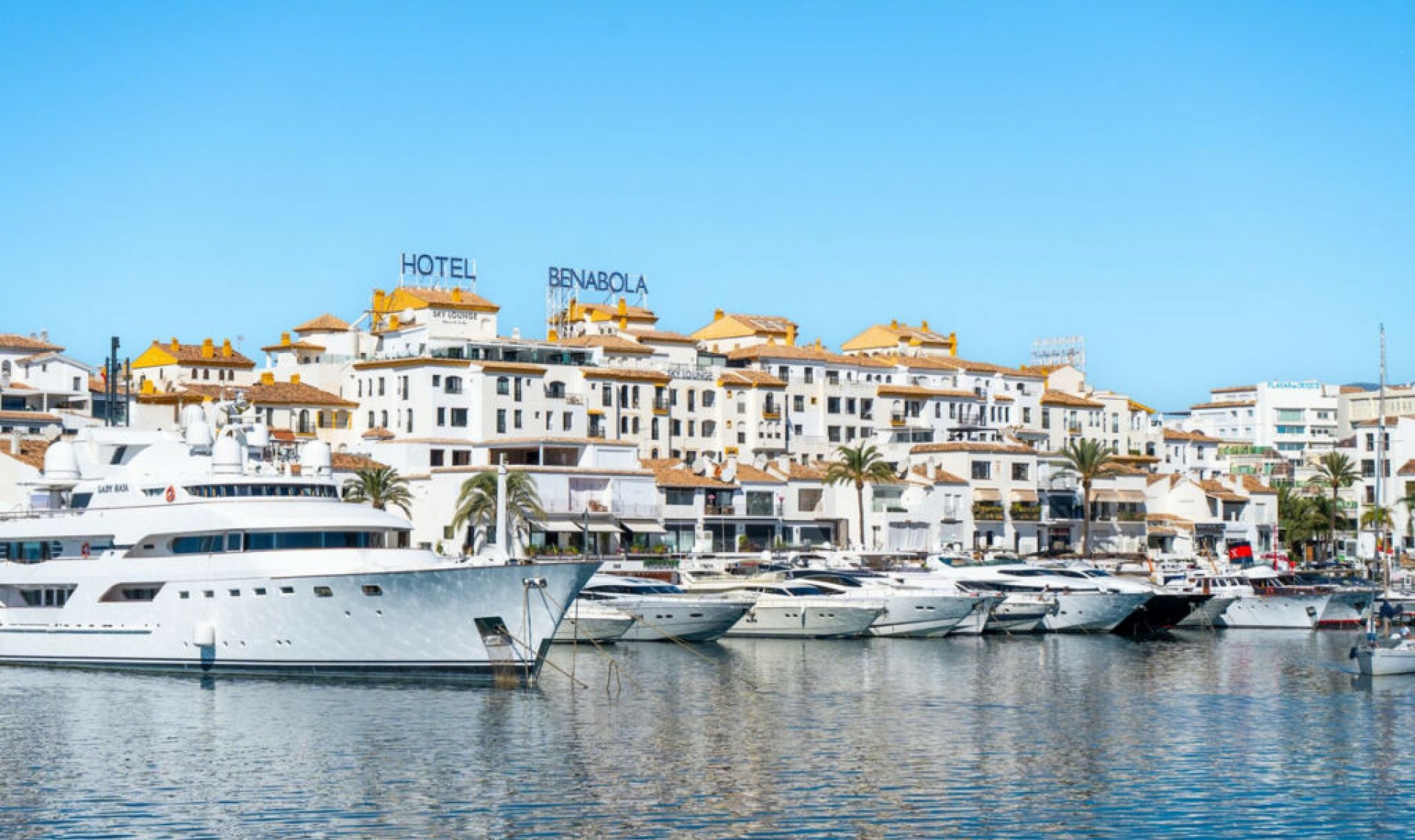 Resale - Apartment -
Puerto Banús