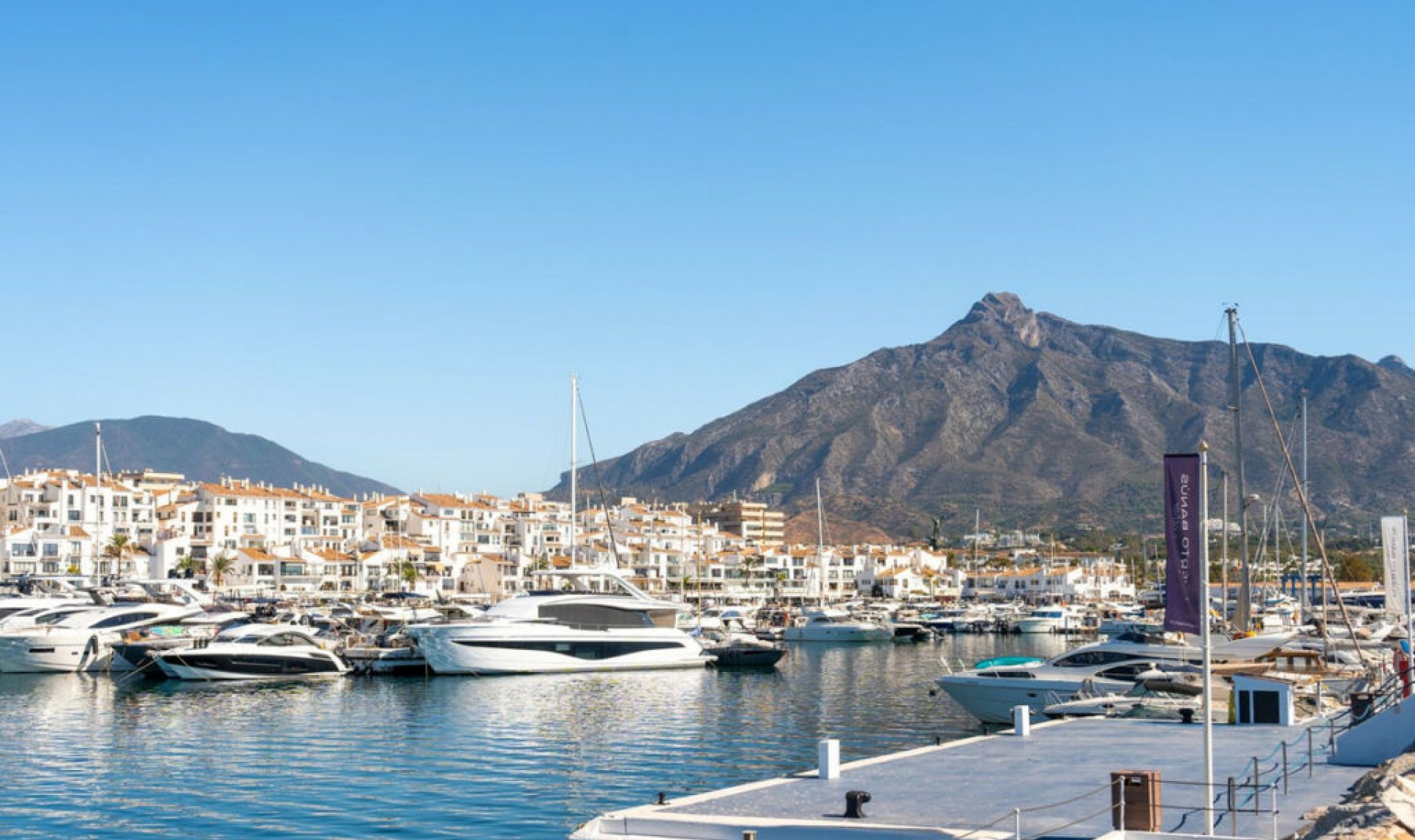 Resale - Apartment -
Puerto Banús