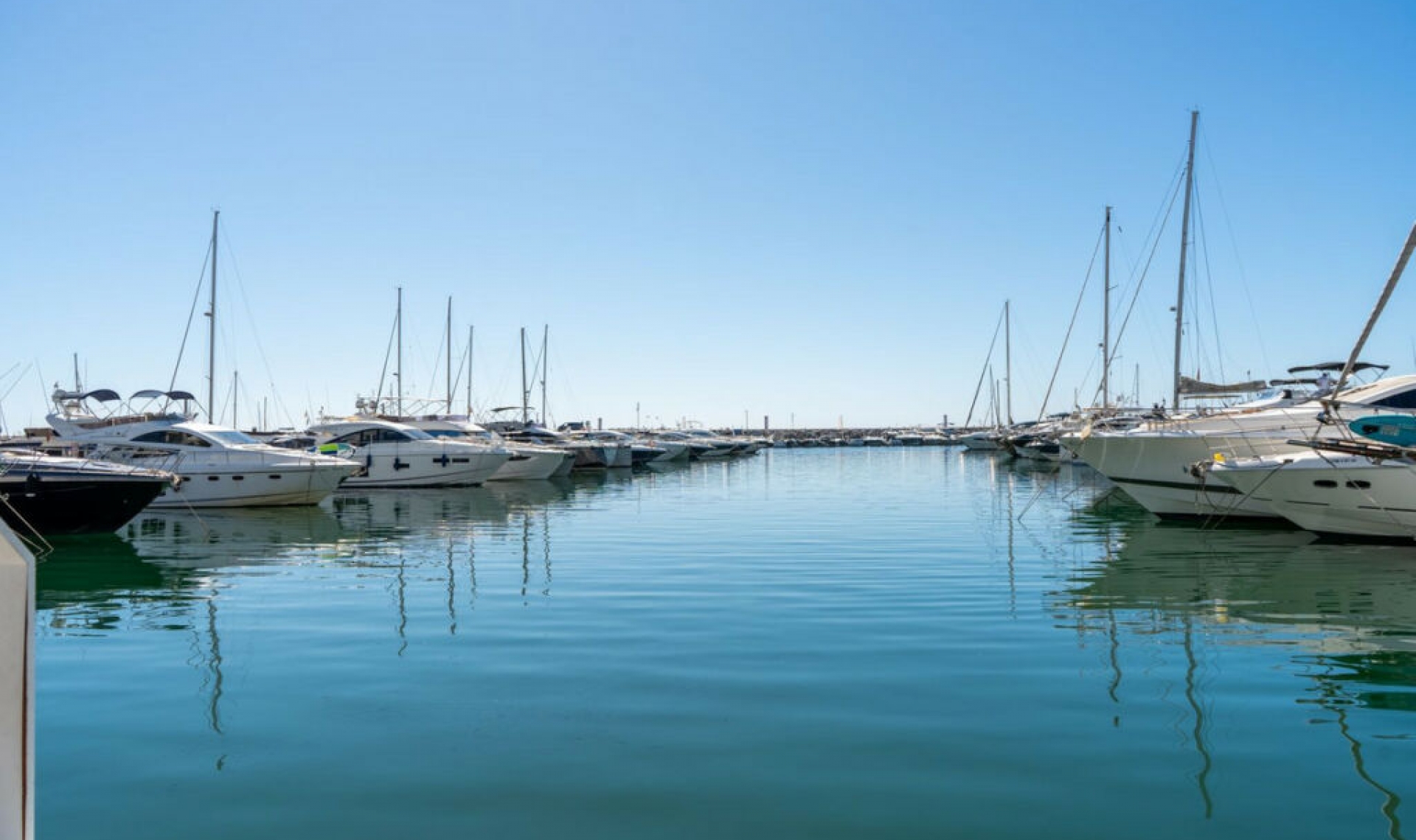 Resale - Apartment -
Puerto Banús