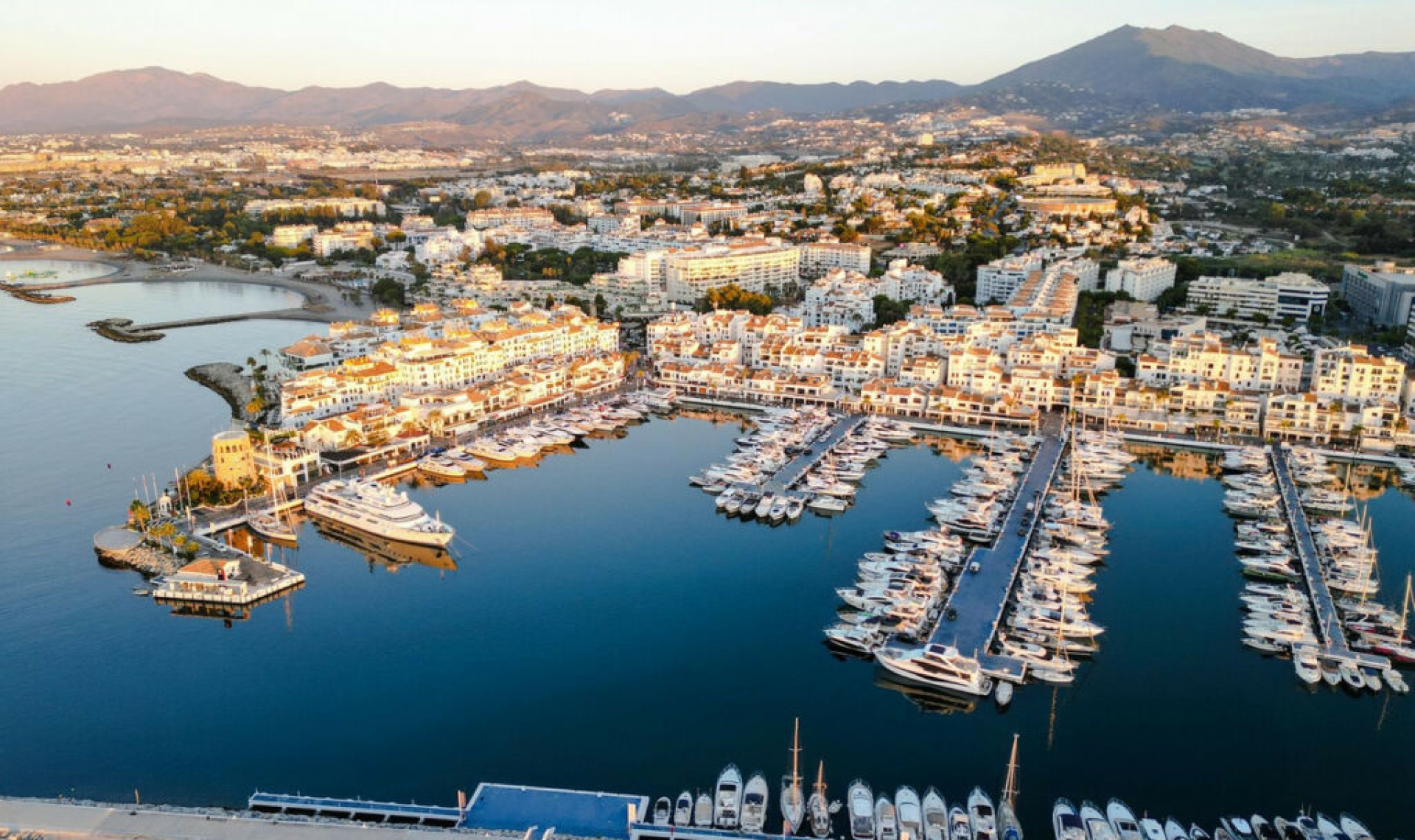 Resale - Apartment -
Puerto Banús