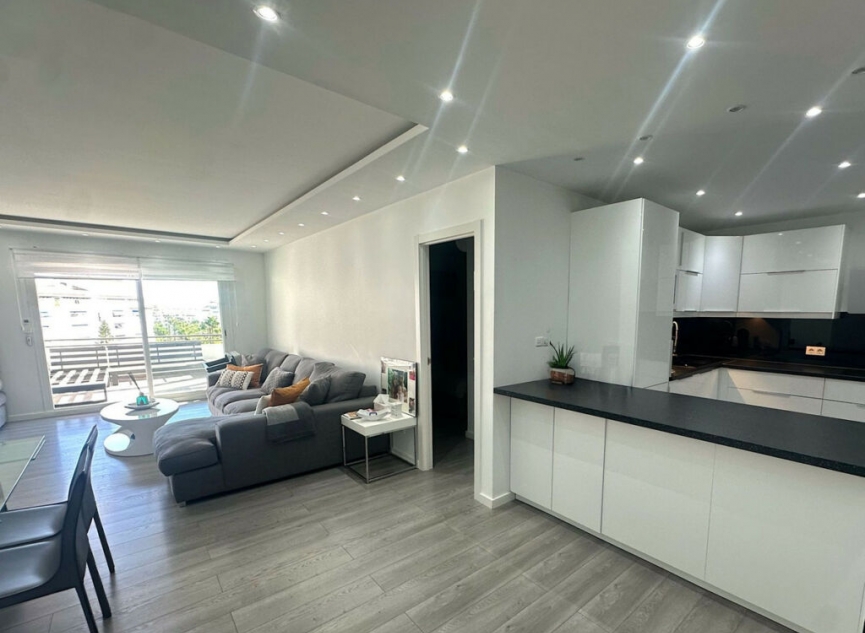 Resale - Apartment -
Puerto Banús