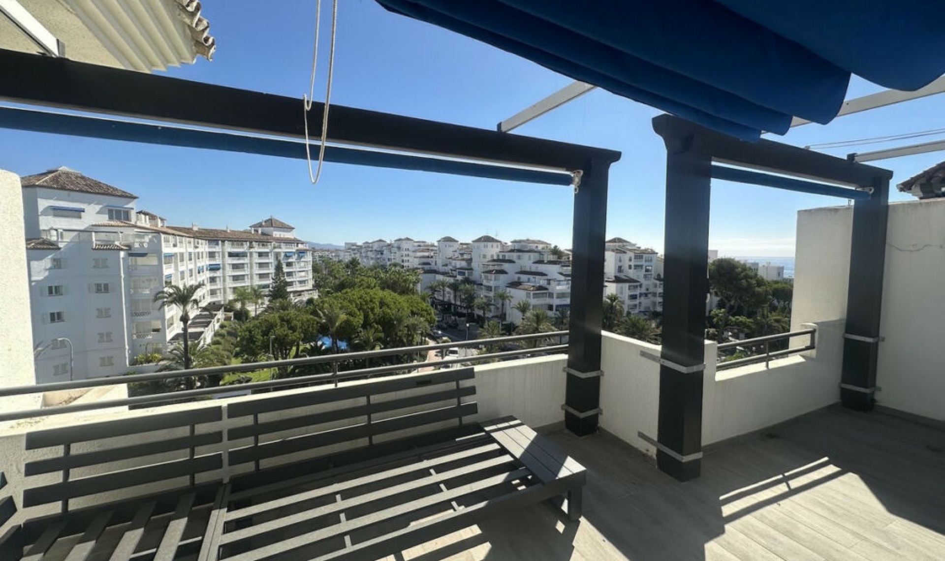 Resale - Apartment -
Puerto Banús