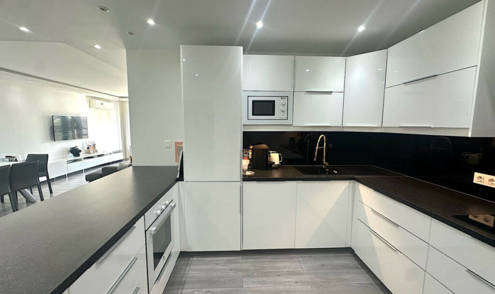 Resale - Apartment -
Puerto Banús