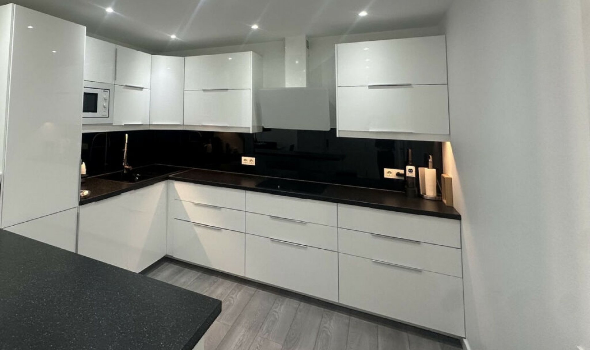 Resale - Apartment -
Puerto Banús