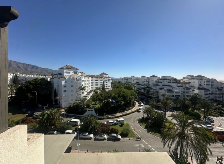 Resale - Apartment -
Puerto Banús