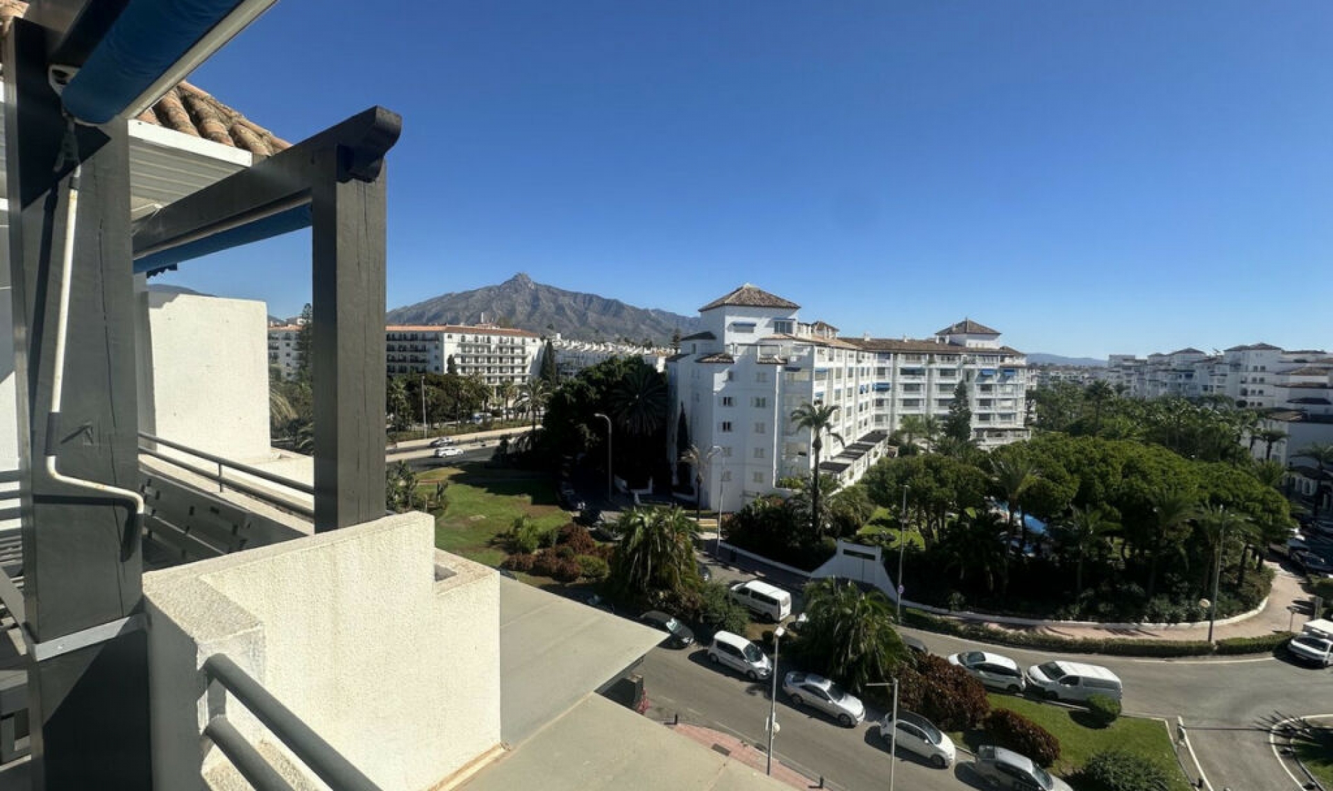 Resale - Apartment -
Puerto Banús