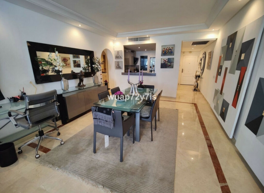 Resale - Apartment -
Puerto Banús