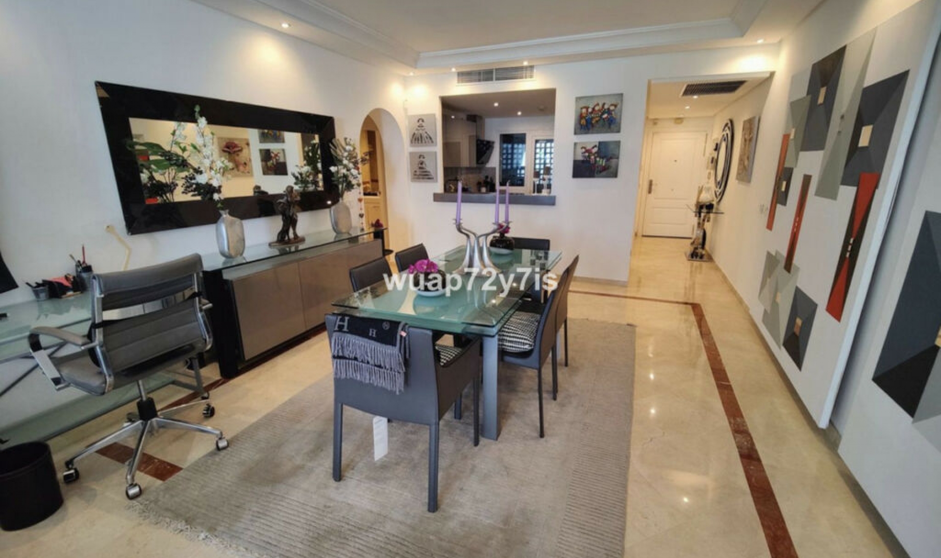 Resale - Apartment -
Puerto Banús