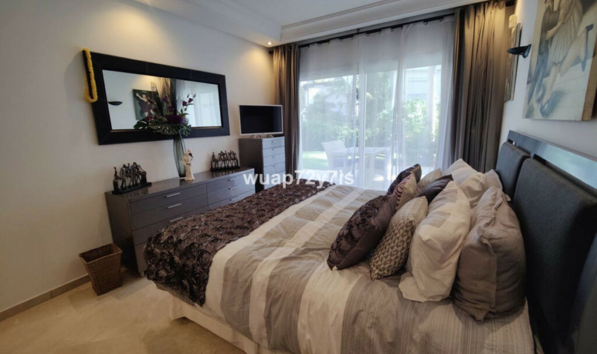 Resale - Apartment -
Puerto Banús