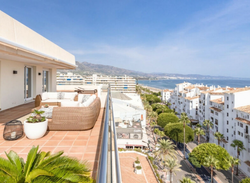 Resale - Apartment -
Puerto Banús