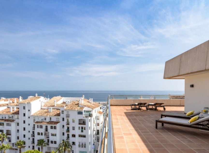 Resale - Apartment -
Puerto Banús