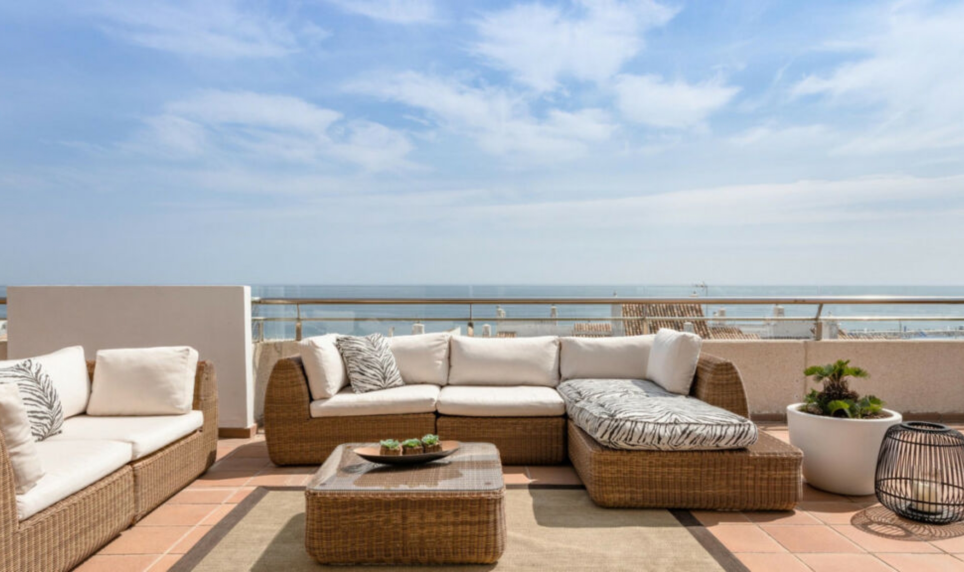 Resale - Apartment -
Puerto Banús