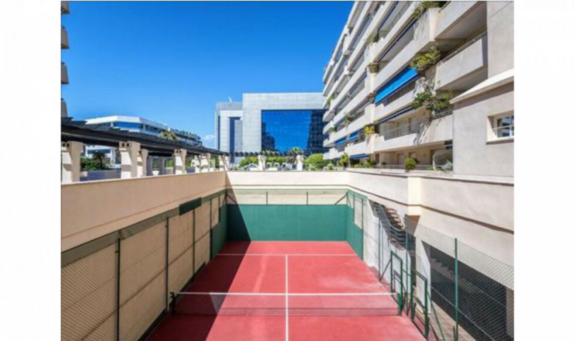 Resale - Apartment -
Puerto Banús