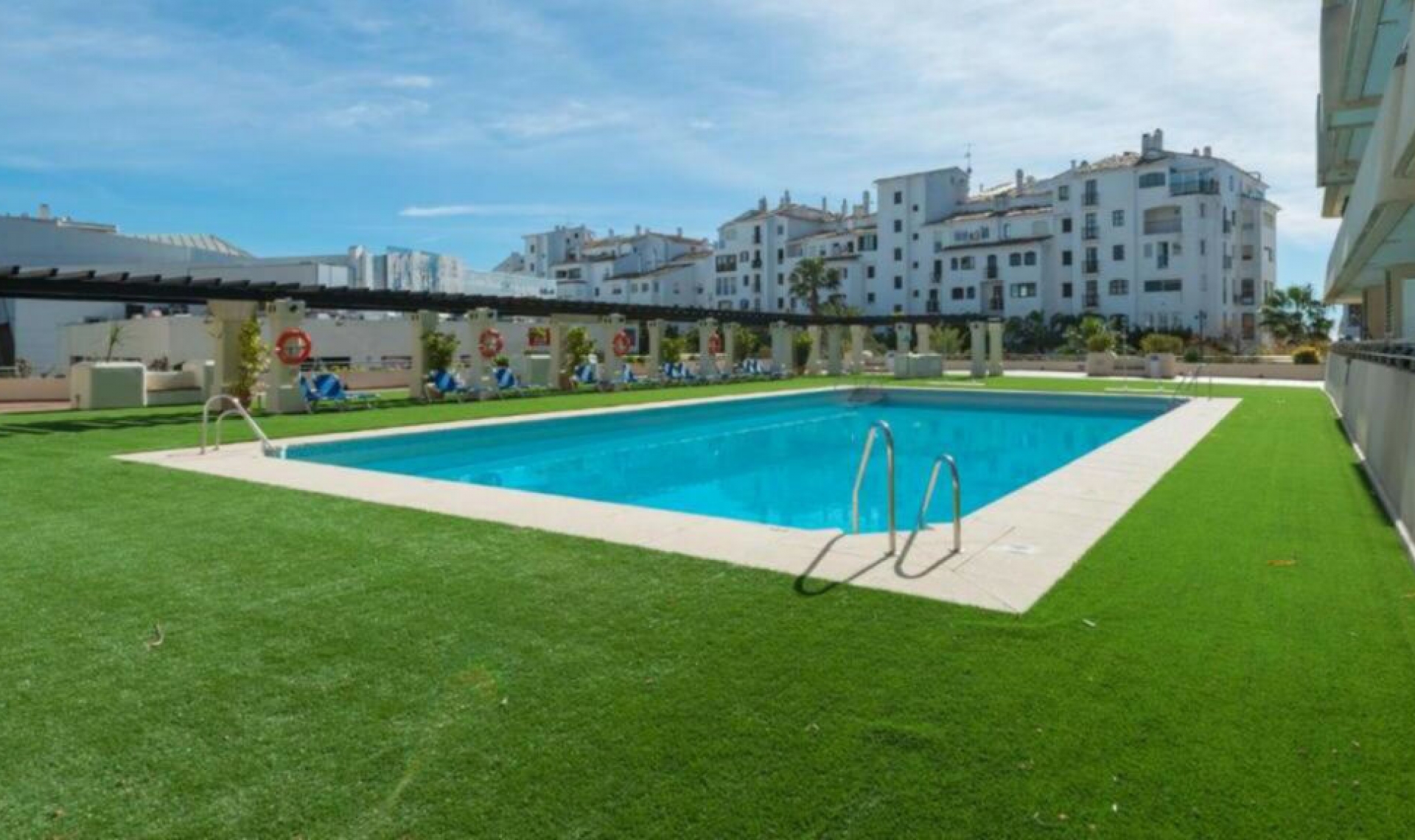 Resale - Apartment -
Puerto Banús