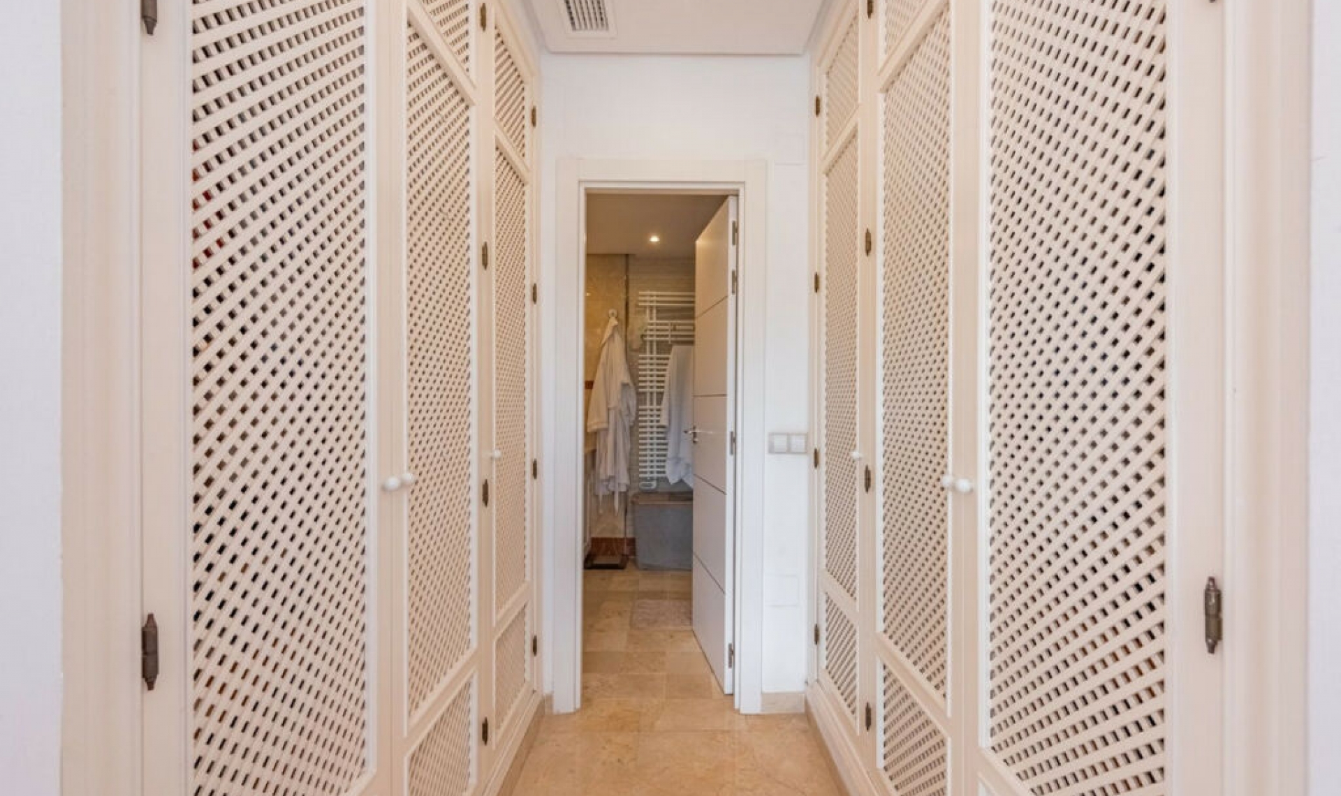 Resale - Apartment -
Puerto Banús