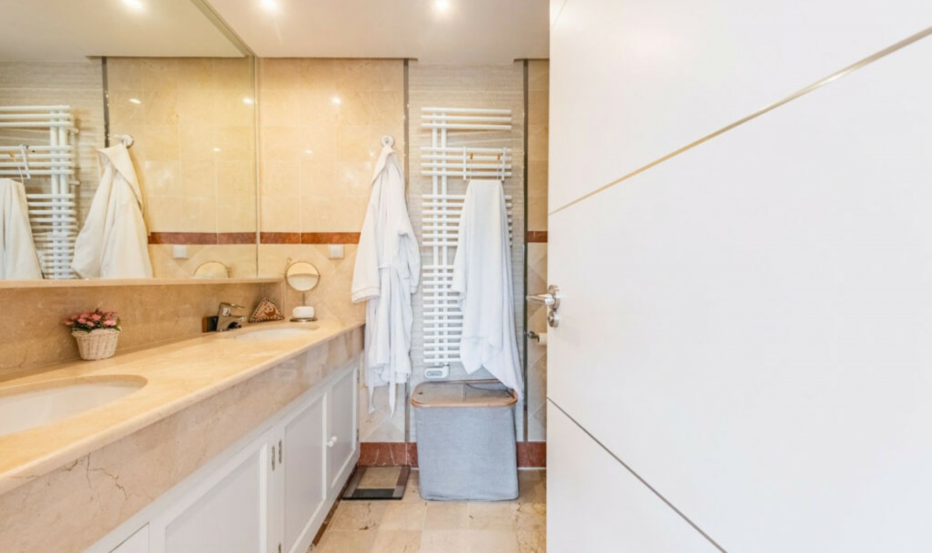 Resale - Apartment -
Puerto Banús