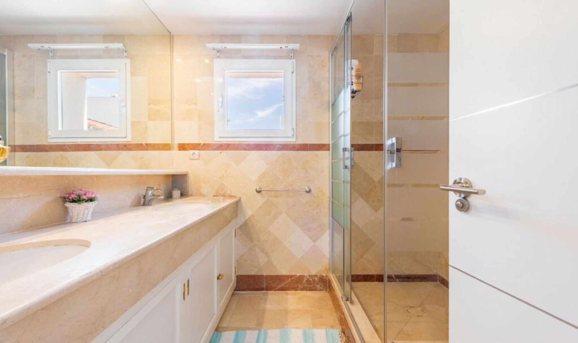 Resale - Apartment -
Puerto Banús