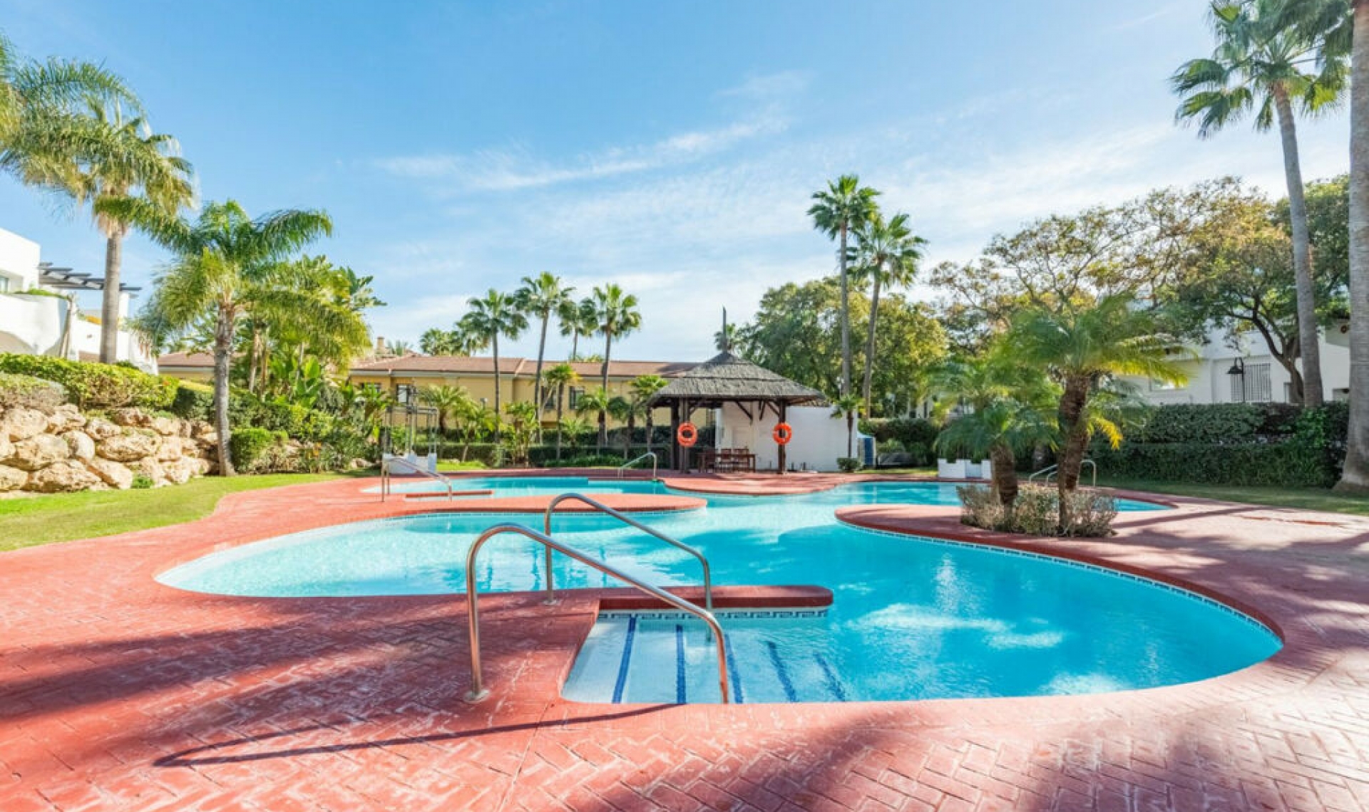 Resale - Apartment -
Puerto Banús