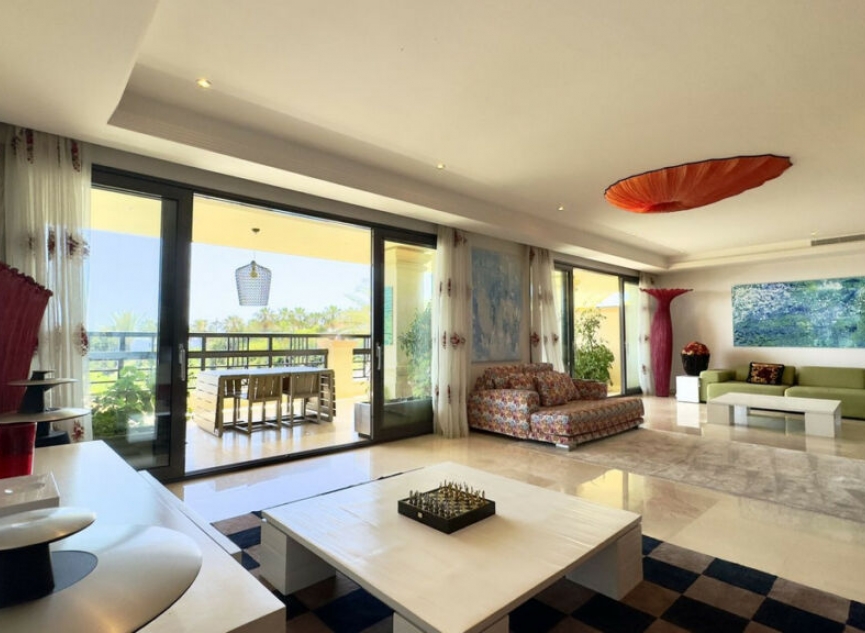 Resale - Apartment -
Puerto Banús