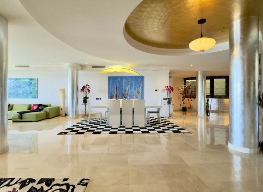 Resale - Apartment -
Puerto Banús