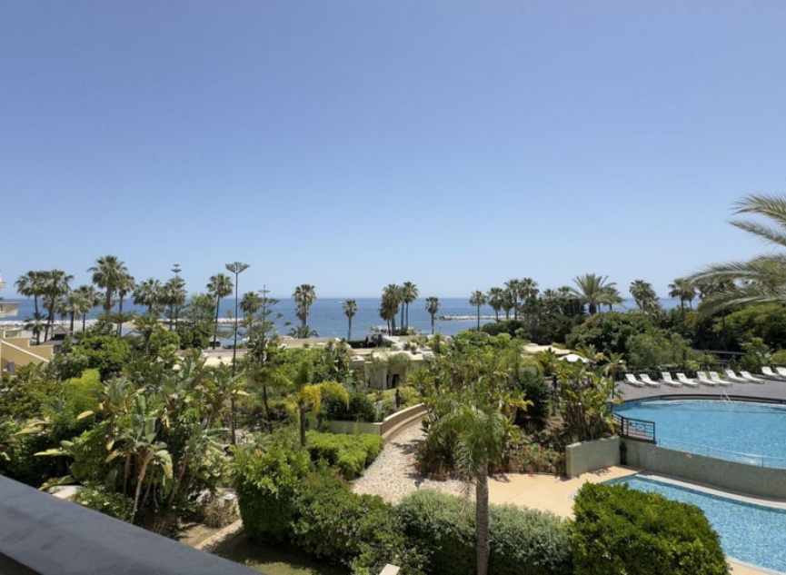 Resale - Apartment -
Puerto Banús