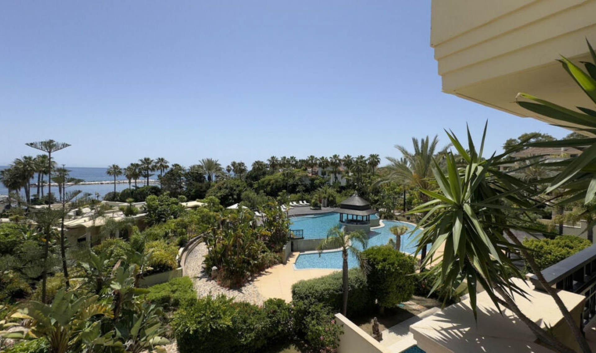 Resale - Apartment -
Puerto Banús