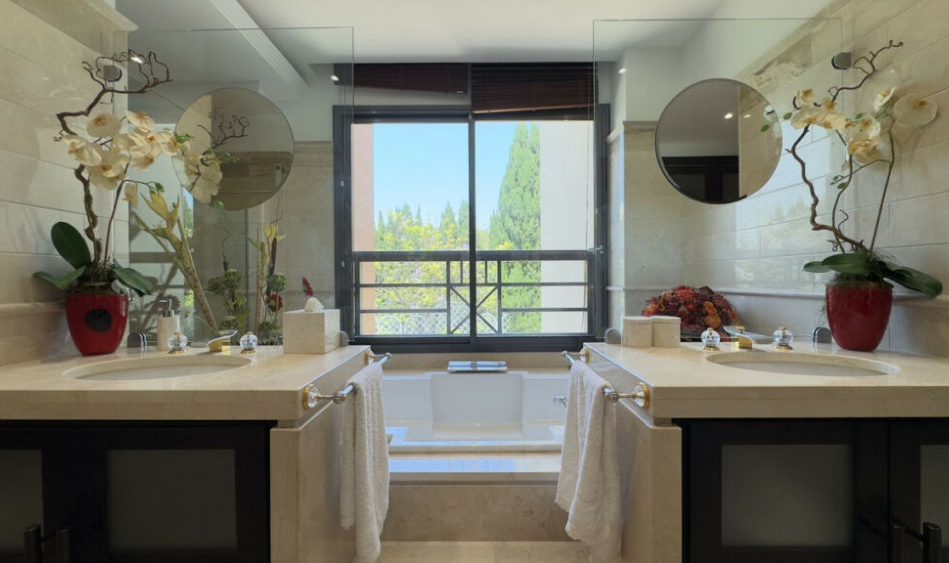 Resale - Apartment -
Puerto Banús