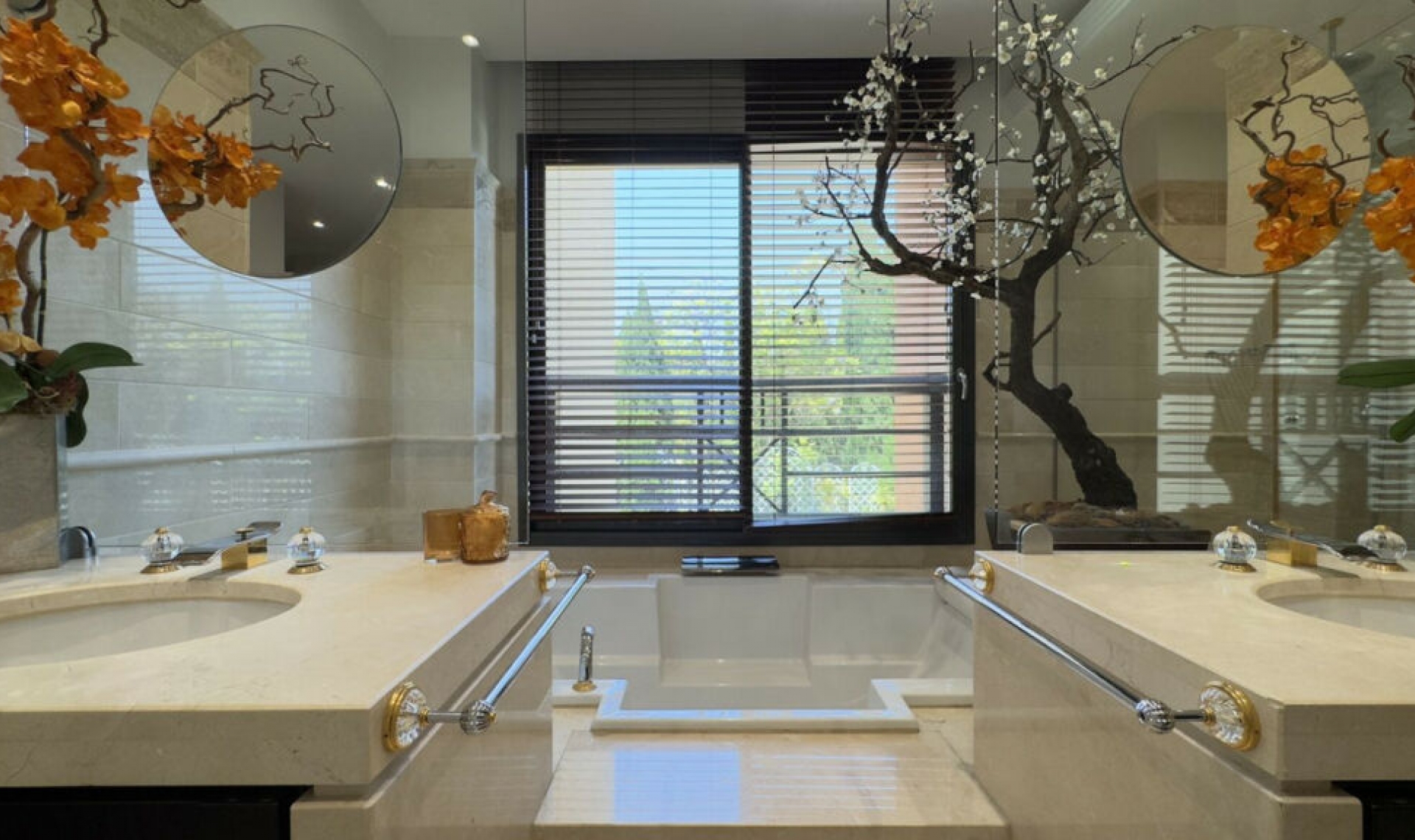 Resale - Apartment -
Puerto Banús