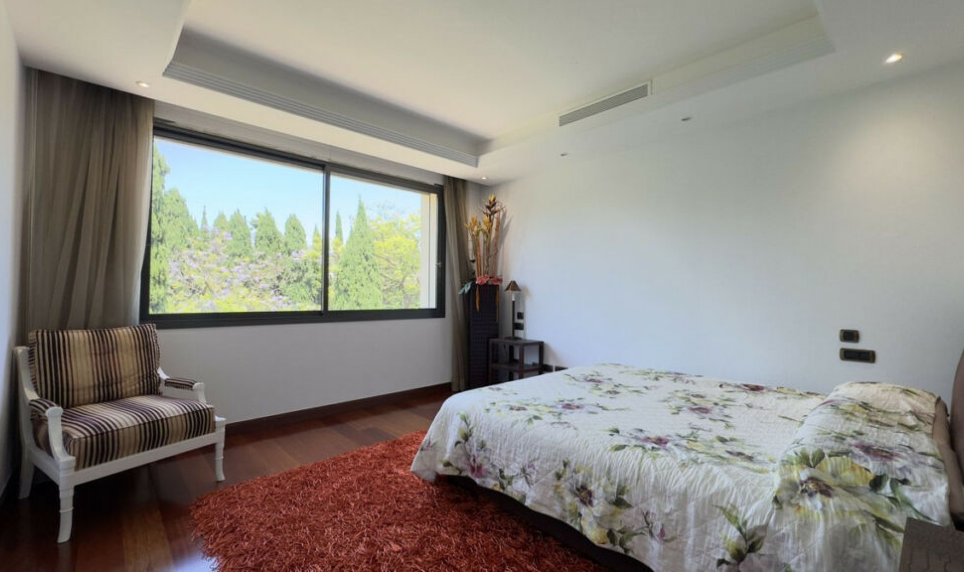 Resale - Apartment -
Puerto Banús