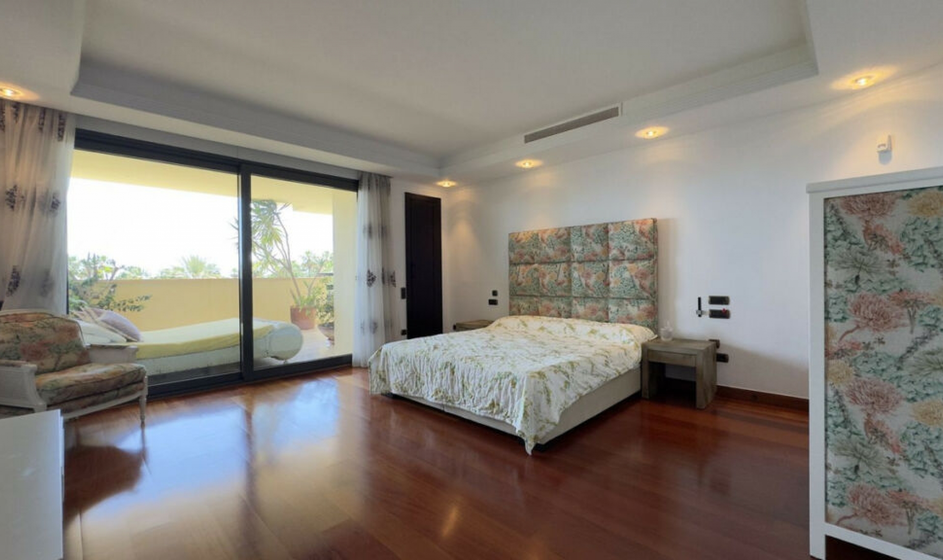 Resale - Apartment -
Puerto Banús