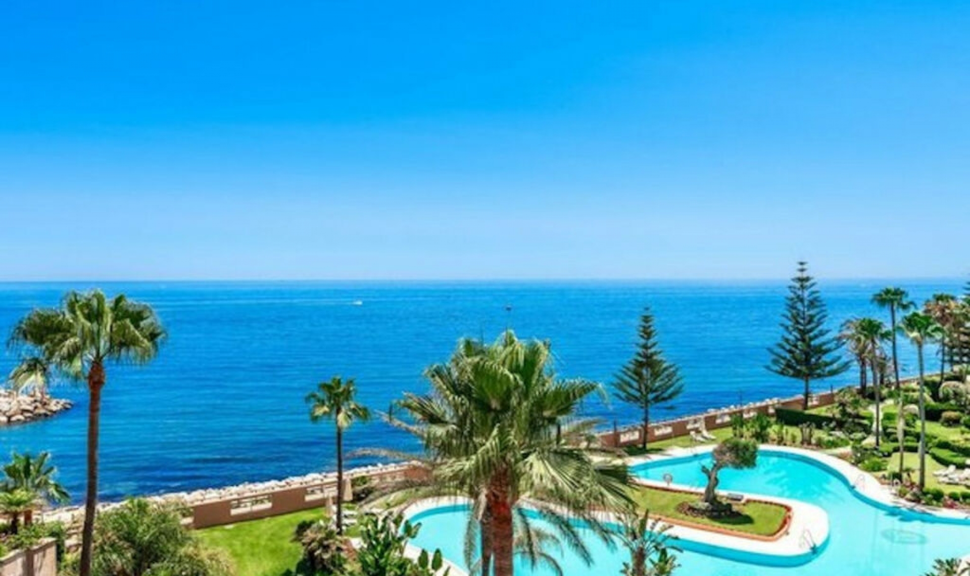 Resale - Apartment -
Puerto Banús