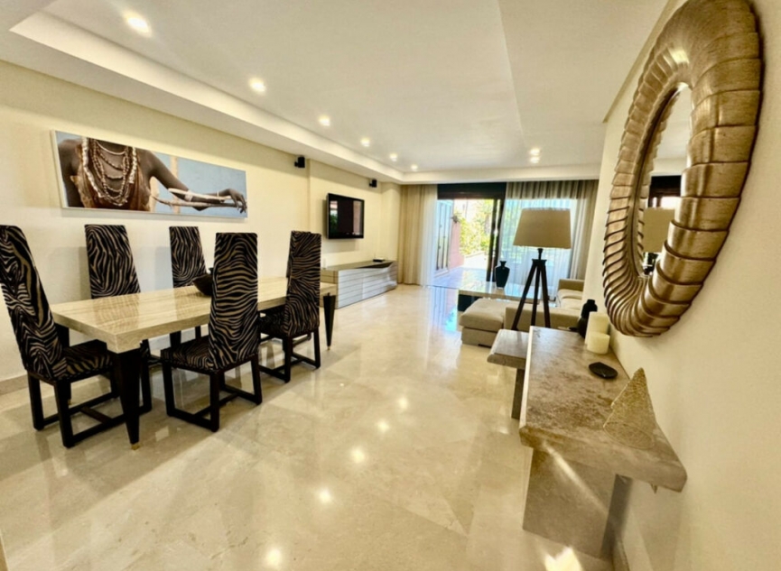 Resale - Apartment -
Puerto Banús