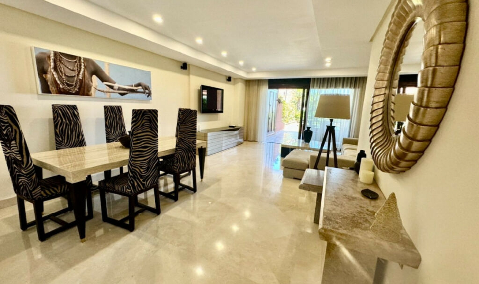Resale - Apartment -
Puerto Banús