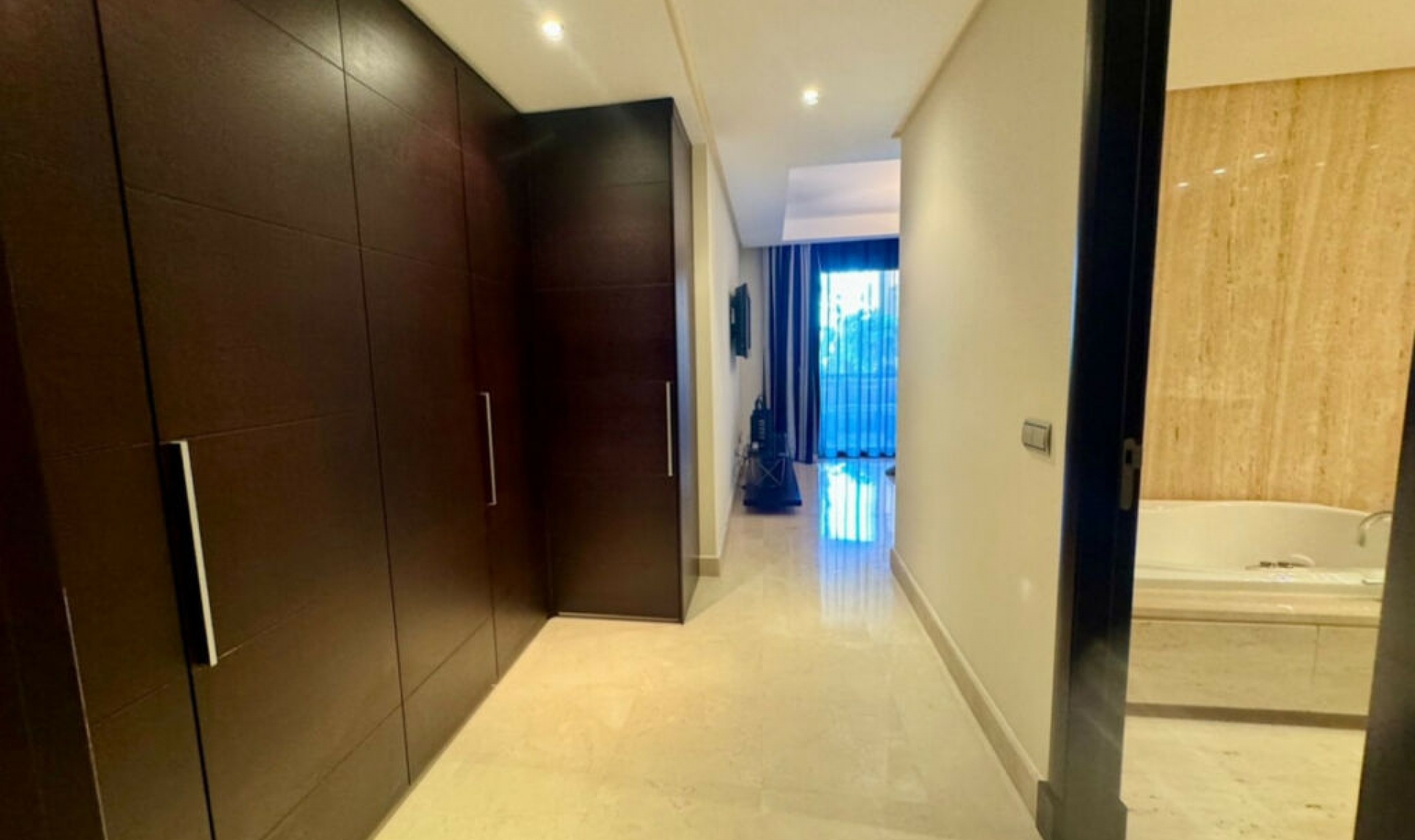 Resale - Apartment -
Puerto Banús