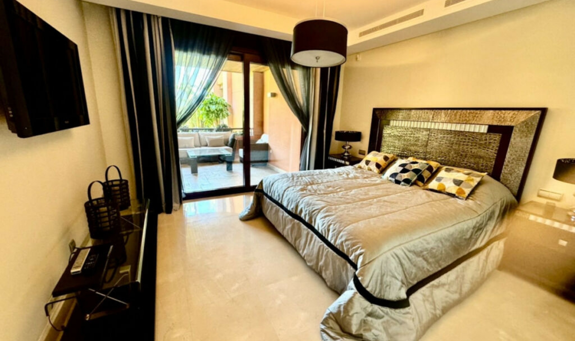 Resale - Apartment -
Puerto Banús