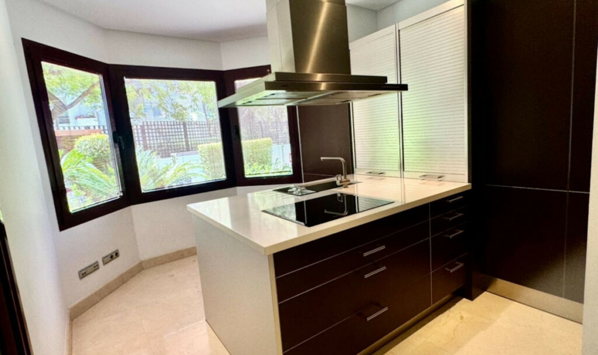 Resale - Apartment -
Puerto Banús