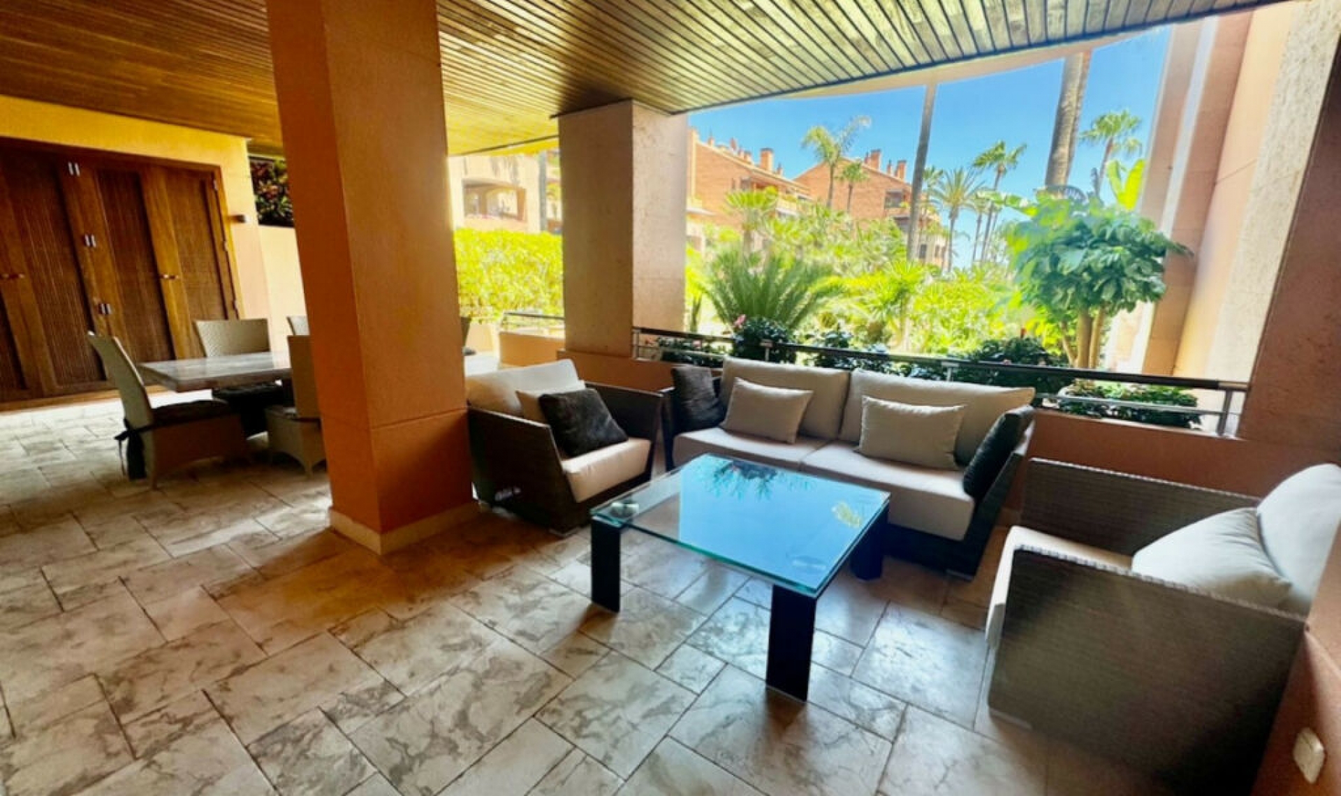 Resale - Apartment -
Puerto Banús