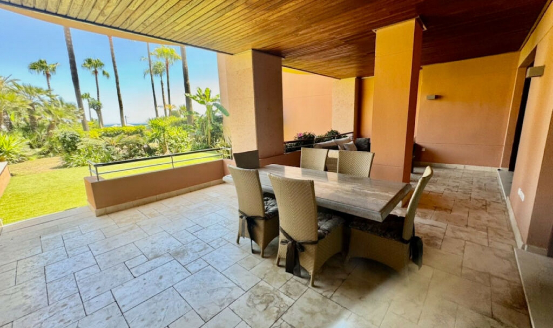 Resale - Apartment -
Puerto Banús