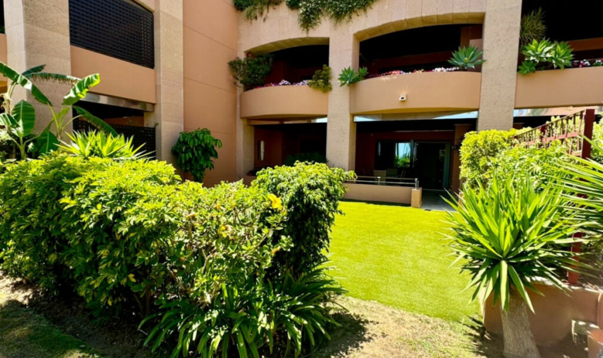 Resale - Apartment -
Puerto Banús