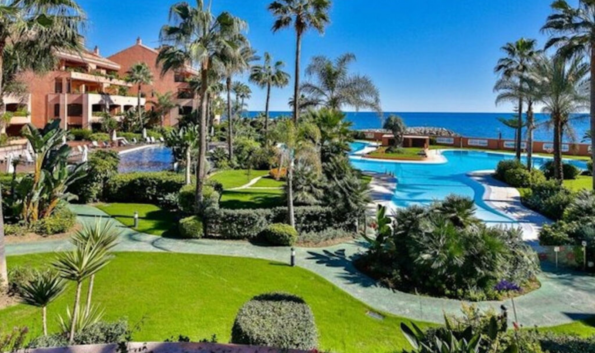 Resale - Apartment -
Puerto Banús